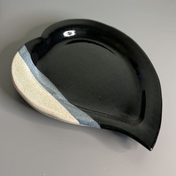 Vintage Mount St Helens Ash Glaze Heart Shape Plates Set of 2 Blue Black Pottery - Picture 10 of 10